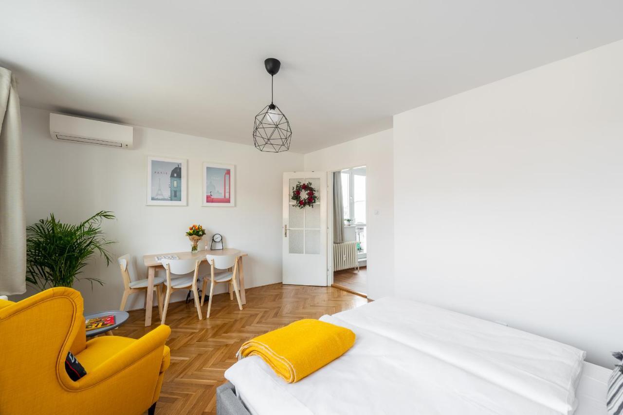 Bright Charming Apt With Terrace, Parking & Airco. براغ المظهر الخارجي الصورة